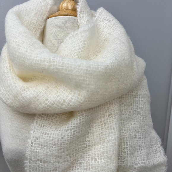 White Delicate Scottish Edinburgh Woolen Mill 100% Wool - Picture 8 of 8